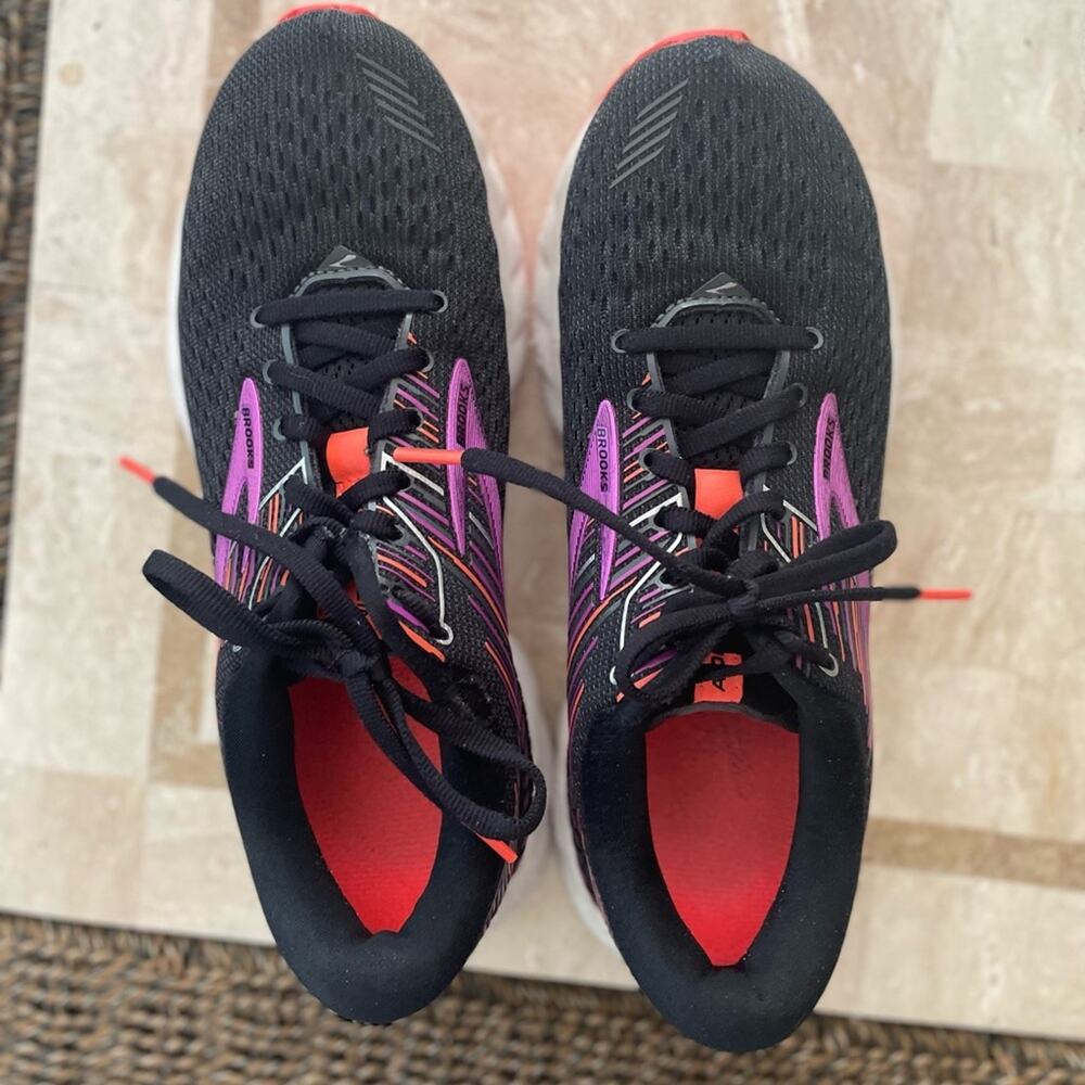 Brooks Adrenaline GTS 19 sneakers